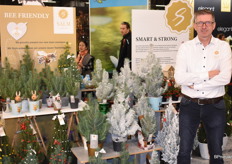 Rene Brand met 't vertrouwde Lavendel, Ilex en Buxus assortiment. En daarbij ook zijn kerstartikelen.